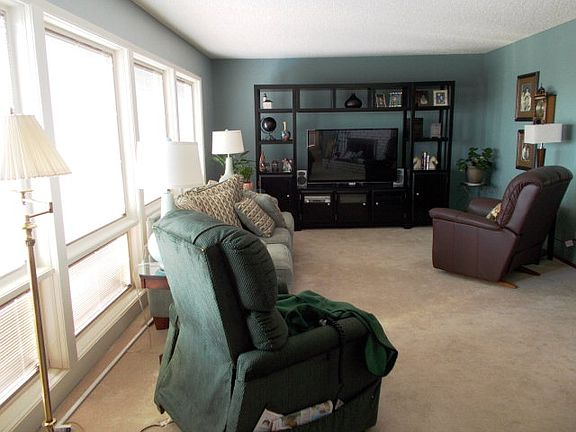 2nd image of 810 E Southview Ave