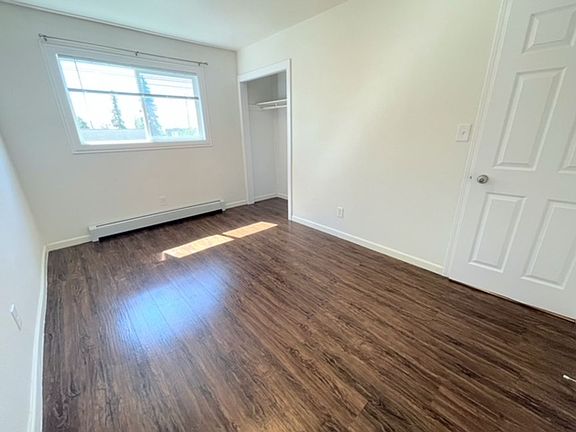 3rd image of 541 Irwin St APT 4