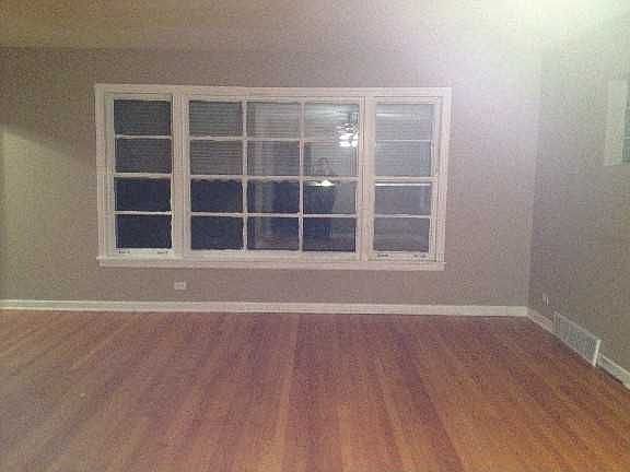 3rd image of 9828 S Trumbull Ave