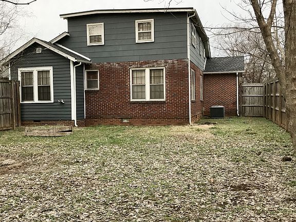 3rd image of 209 W Kingwood Dr
