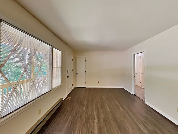 2nd image of 1724 Balfour Ln