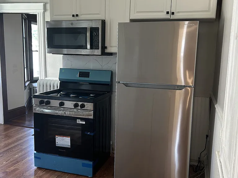 164 Barker St — Photo 8