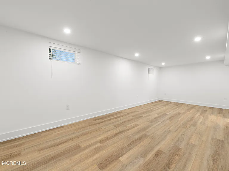 427 Hoyt St — Photo 44