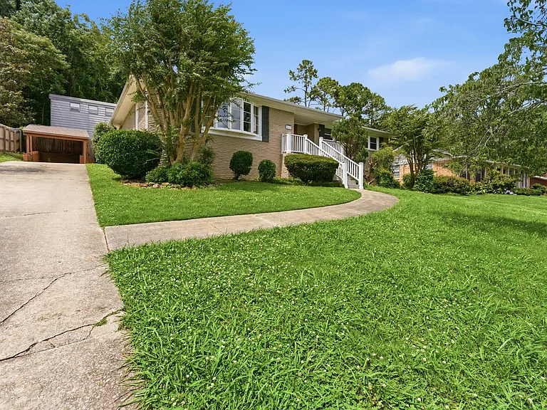2117 Shades Crest Rd SE — Photo 4