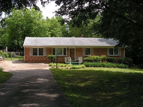2nd image of 308 Windwood Dr