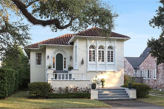 1st image of 29 Versailles Blvd