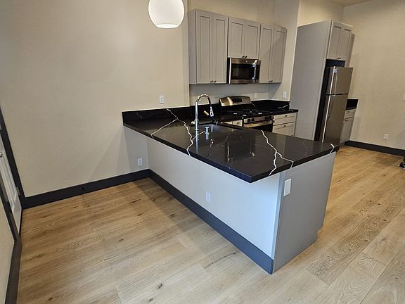 3rd image of 263 Divisadero St