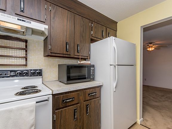 4th image of 740 Farm Road 104