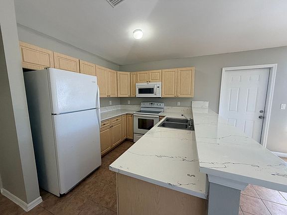 4th image of 703 Jack Ave S