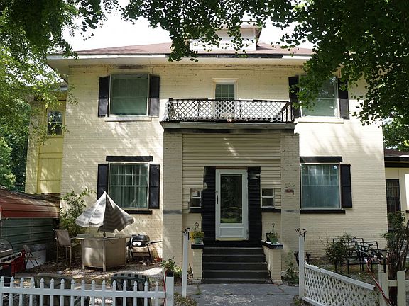 3rd image of 209 E 8th St