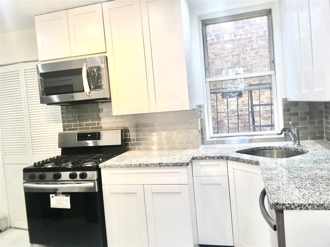 2 bed, 1.0 bath, $2,500 — Photo 4