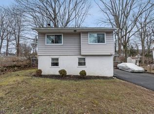 111 Lackawanna Trl, Hopatcong, NJ 07843