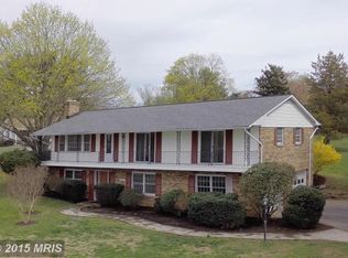 2621 Lake Ridge Ct, Oakton, VA 22124