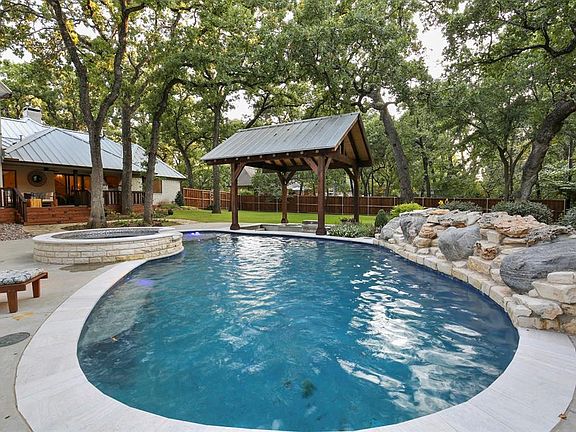 4th image of 1358 Woodbrook Ln
