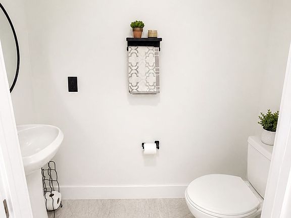 1/2 Down Stair Bathroom