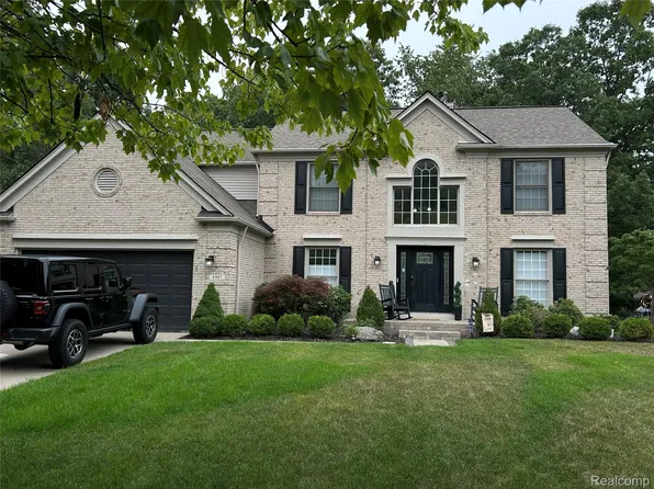 4987 Arbor Ct, West Bloomfield, MI 48324