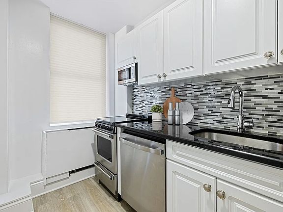 4th image of 50 W 34th St APT 7A2