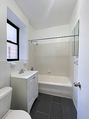 5th image of 4138 Carpenter Ave APT 2E