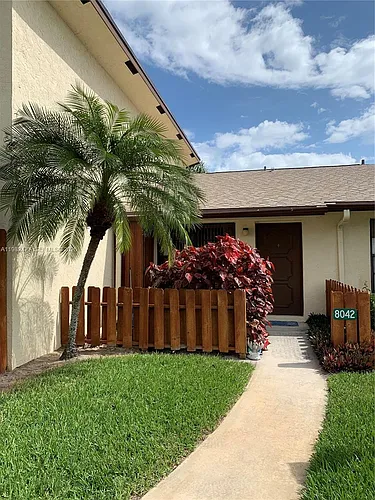 8042 SE Villa Cir #8042 Photo 1