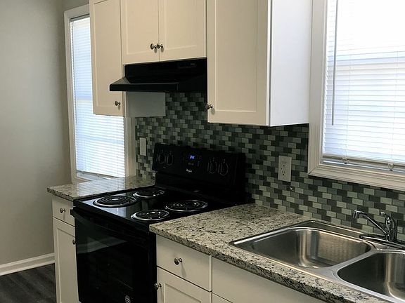 3rd image of 706 Pinehaven Dr