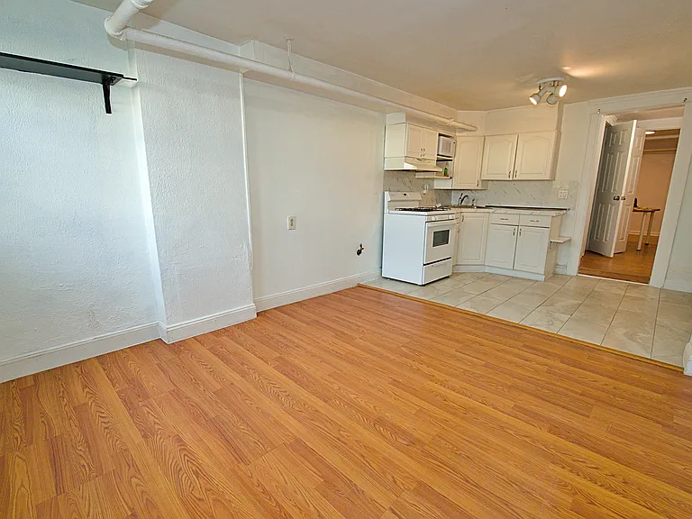 229 8th St #R — Photo 6