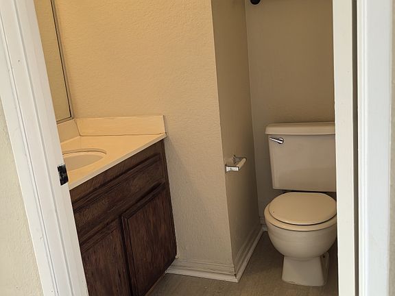 4th image of 666 W 18th St APT 8