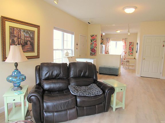 4th image of 2106 S Bayberry Dr