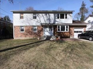 9 Anchorage Rd, Pt Washington, NY 11050