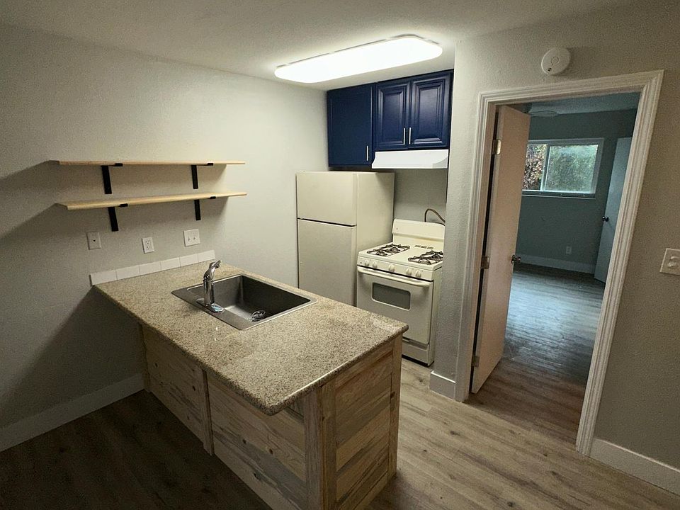 1st image of 129 W Poplar St #8
