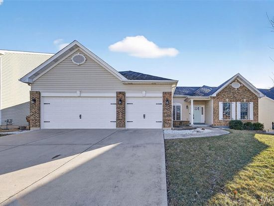 82 Boschert Creek Dr, Saint Peters, MO 63376