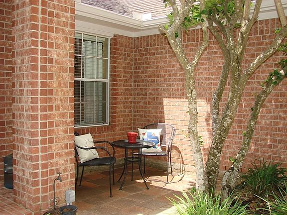 HAVE A TEA OR COFFEE ON THE FRONT PORCH!