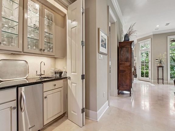 4th image of 319 W Livingston Pl