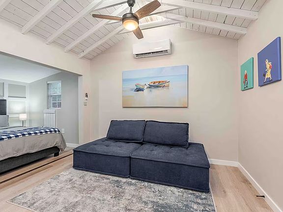 4th image of 401 Gilbert St #B