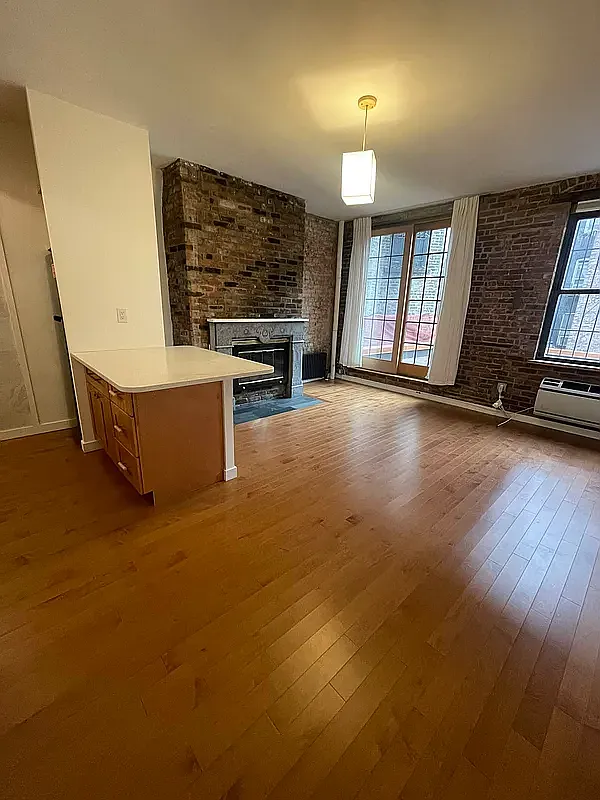 514 East 11th Street — Photo 3