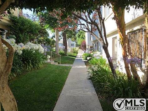 3rd image of 18408 Hatteras St Unit 22