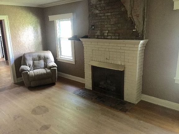 4th image of 2678 Bentley Ave