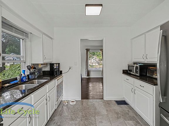 5th image of 2052 Collingwood Ave SW