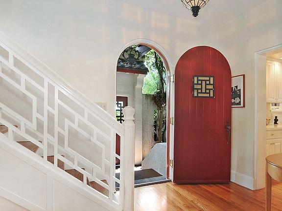 4th image of 534 Menendez Ave