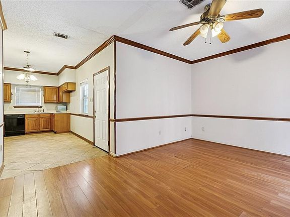5th image of 600 N Clearview Pkwy #102