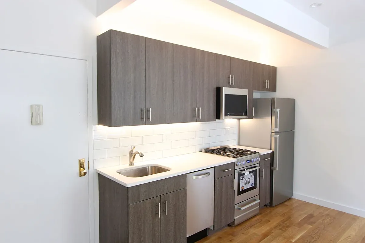 Building Photo - 47-02 47th Ave #2B