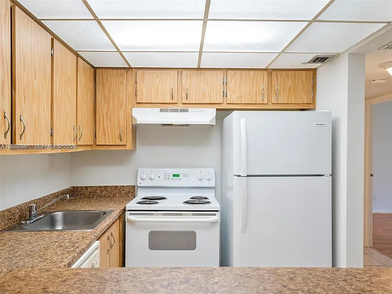 5801 Washington St #10 — Photo 9