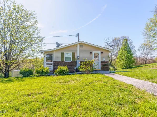 812 Rosebud Ln, Strawberry Plains, TN 37871