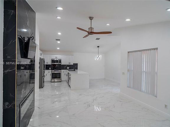 5th image of 2421 SW 84th Ter