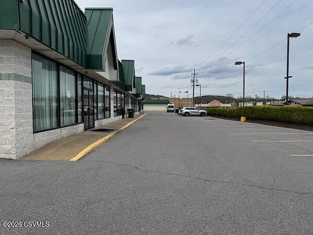 Studio, 3372 sqft, $4,600 — Photo 4