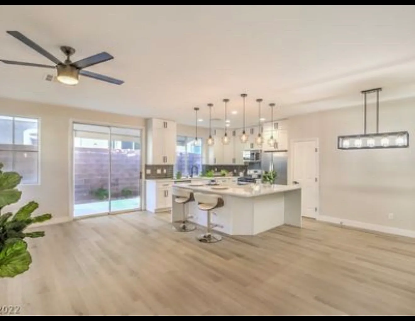 3 bed, 1602 sqft, $2,500 — Photo 2