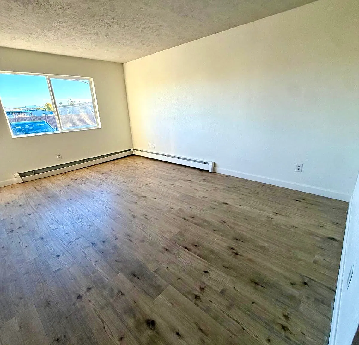 2 bed, 1040 sqft, $1,575 — Photo 3