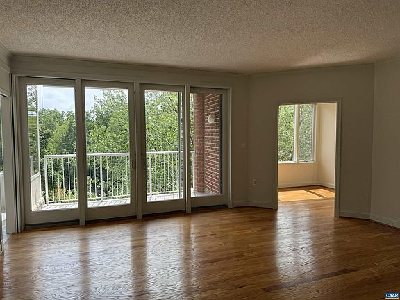 5th image of 500 Crestwood Dr Unit 2207