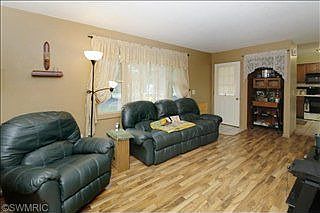 4th image of 36340 52nd Ave