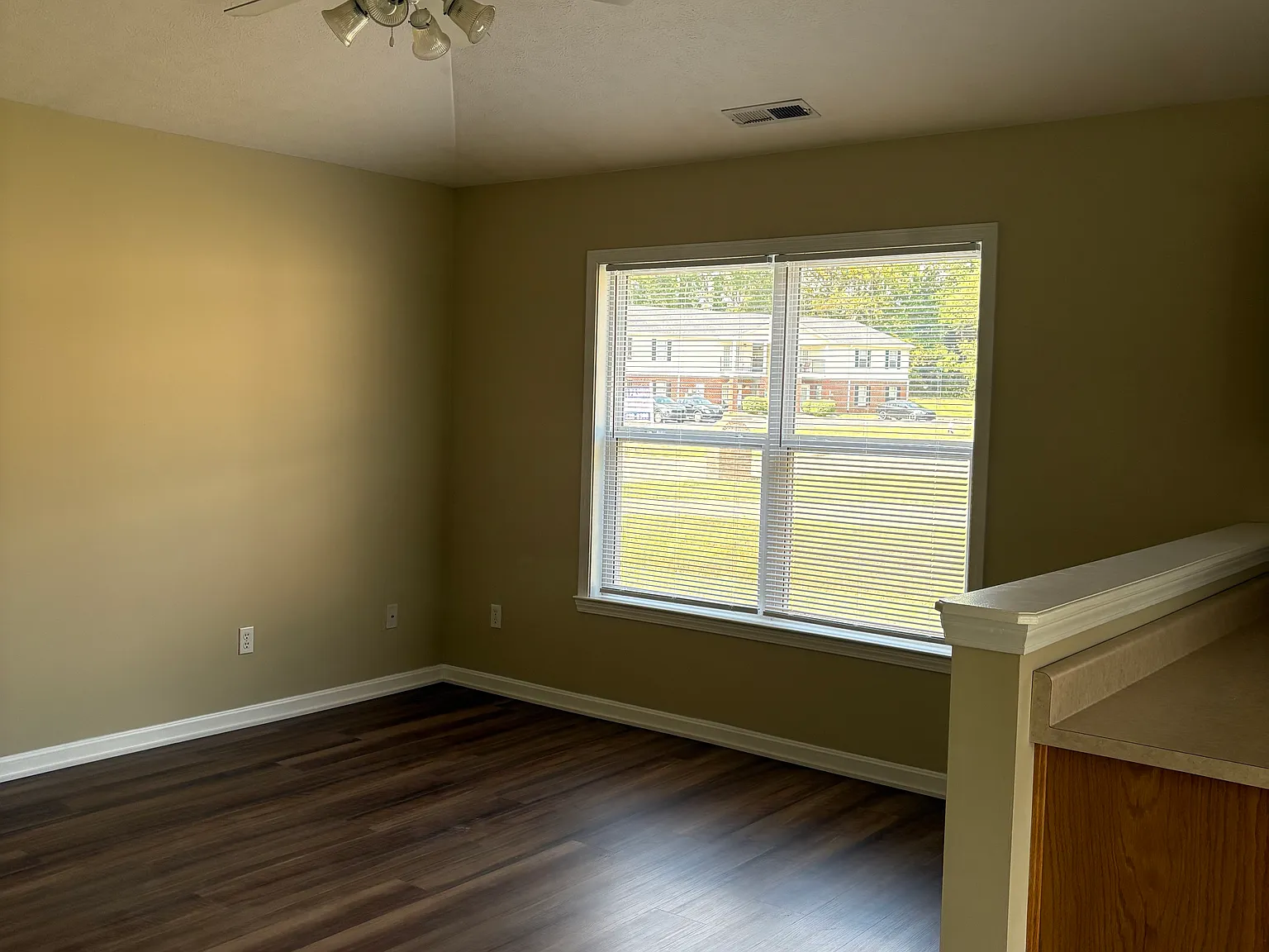 2 bed, 1100 sqft, $1,200 — Photo 3