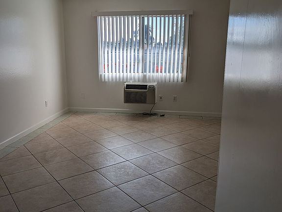 4th image of 12703 La Cuarta St APT 4